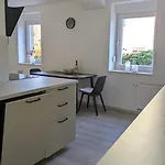Apartment Moderne 3-zimmer-ferienwohnung Direkt Am Saaleradwanderweg