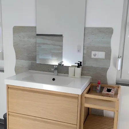 Moderne 3-zimmer-ferienwohnung Direkt Am Saaleradwanderweg