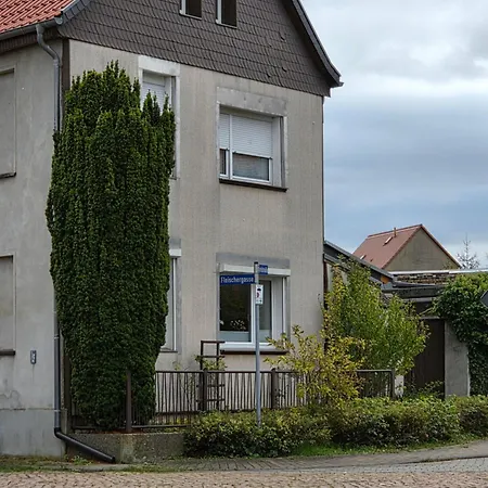 Moderne 3-zimmer-ferienwohnung Direkt Am Saaleradwanderweg