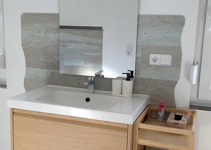 Moderne 3-zimmer-ferienwohnung Direkt Am Saaleradwanderweg